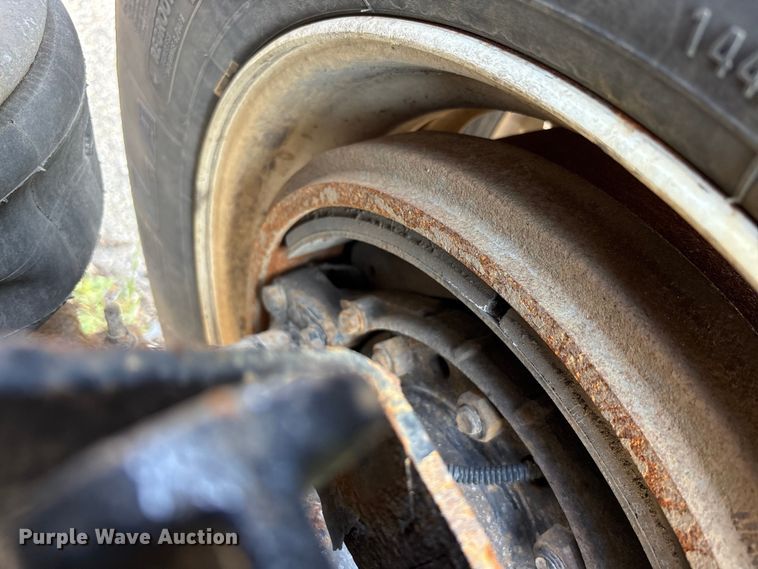 image for item YA3161 2015 Kenworth T880 semi truck