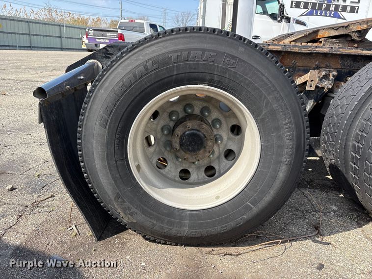 image for item YA3161 2015 Kenworth T880 semi truck