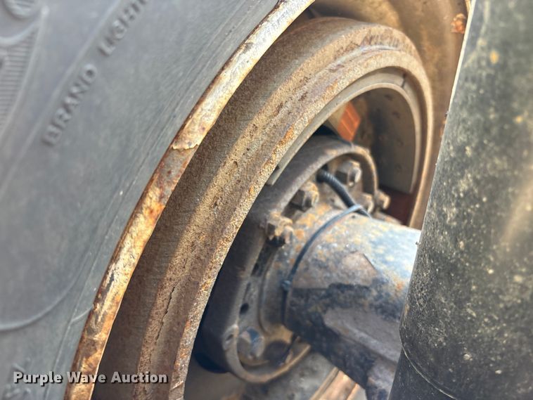 image for item YA3161 2015 Kenworth T880 semi truck