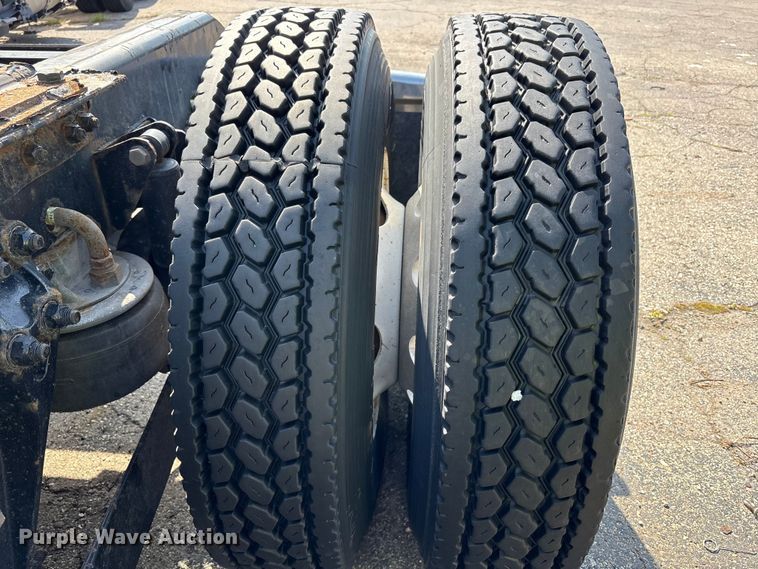 image for item YA3161 2015 Kenworth T880 semi truck