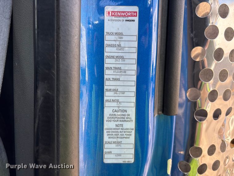 image for item YA3161 2015 Kenworth T880 semi truck