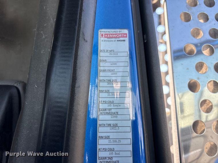 image for item YA3161 2015 Kenworth T880 semi truck