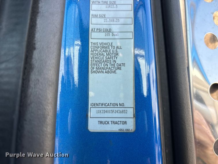 image for item YA3161 2015 Kenworth T880 semi truck