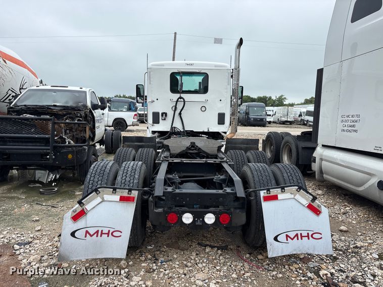 image for item YA3267 2022 Kenworth T880 semi truck