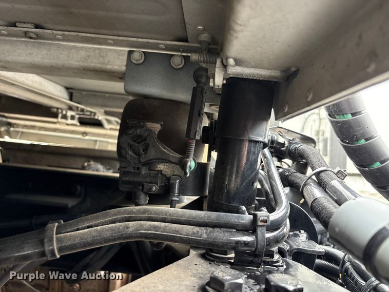 image for item YA3267 2022 Kenworth T880 semi truck