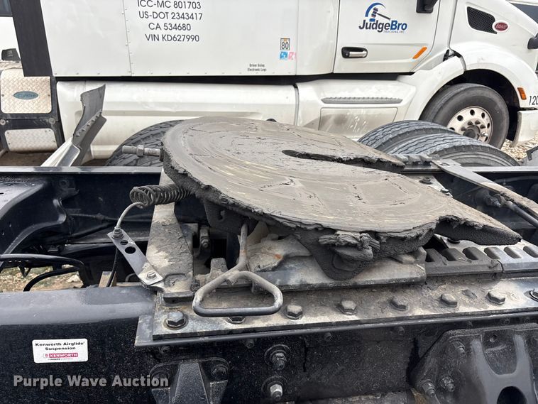 image for item YA3267 2022 Kenworth T880 semi truck