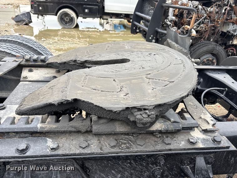 image for item YA3267 2022 Kenworth T880 semi truck