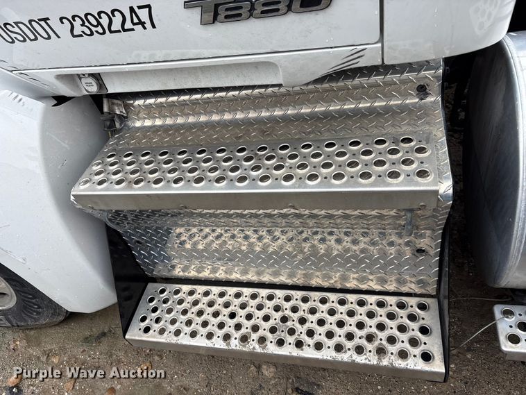 image for item YA3267 2022 Kenworth T880 semi truck