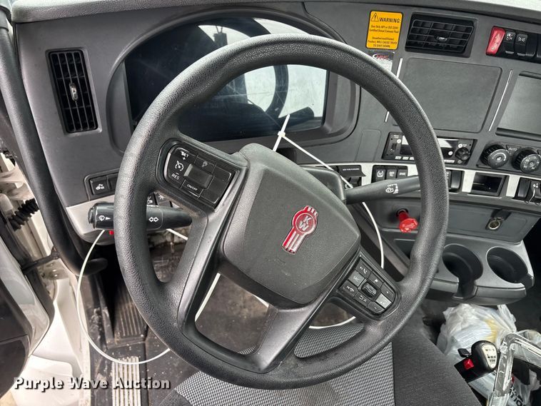 image for item YA3267 2022 Kenworth T880 semi truck
