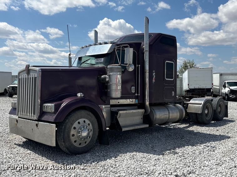 image for item YA3431 2006 Kenworth W900 semi truck