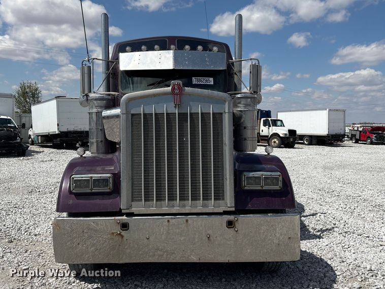 image for item YA3431 2006 Kenworth W900 semi truck