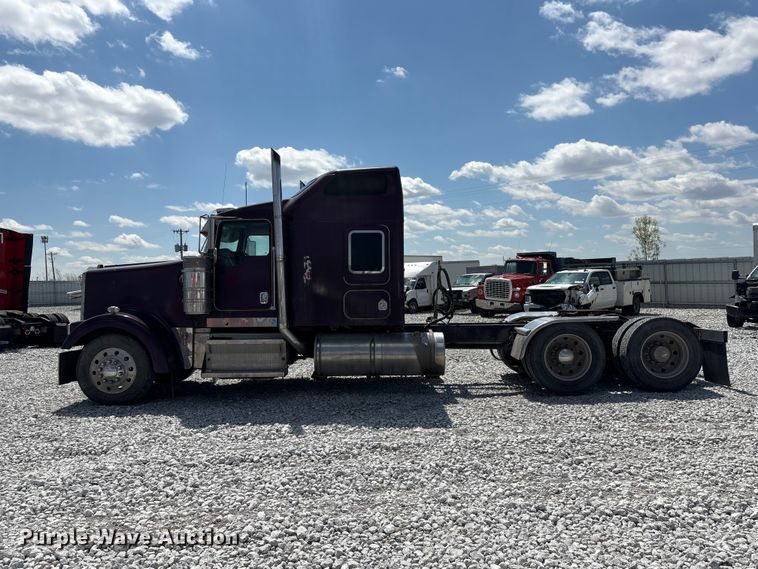 image for item YA3431 2006 Kenworth W900 semi truck