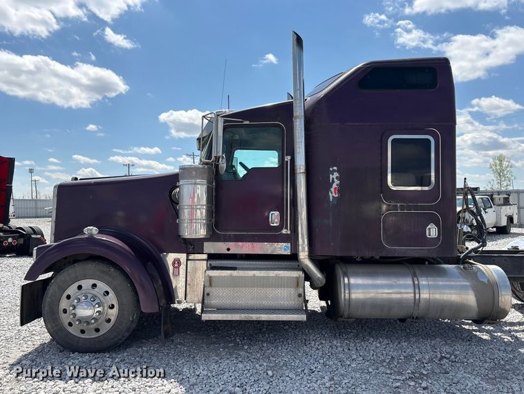 image for item YA3431 2006 Kenworth W900 semi truck