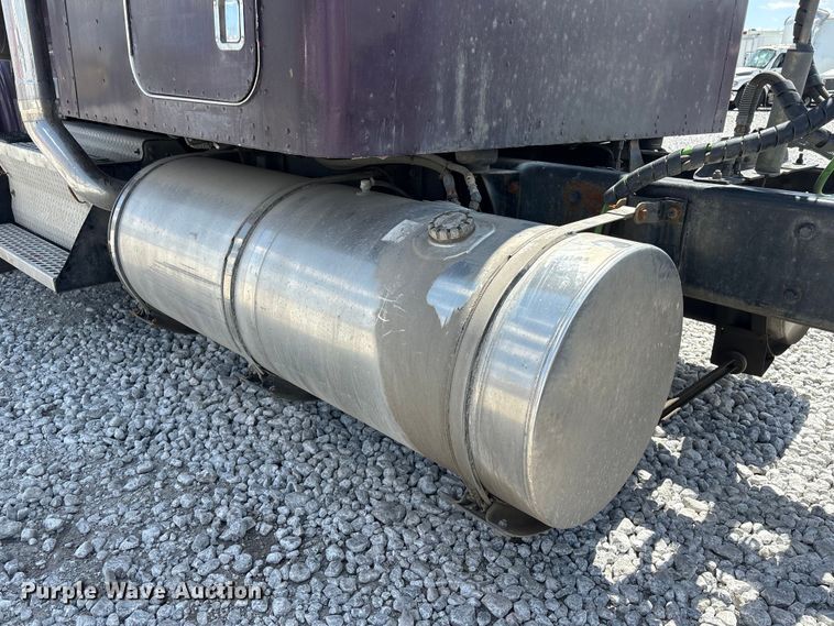 image for item YA3431 2006 Kenworth W900 semi truck