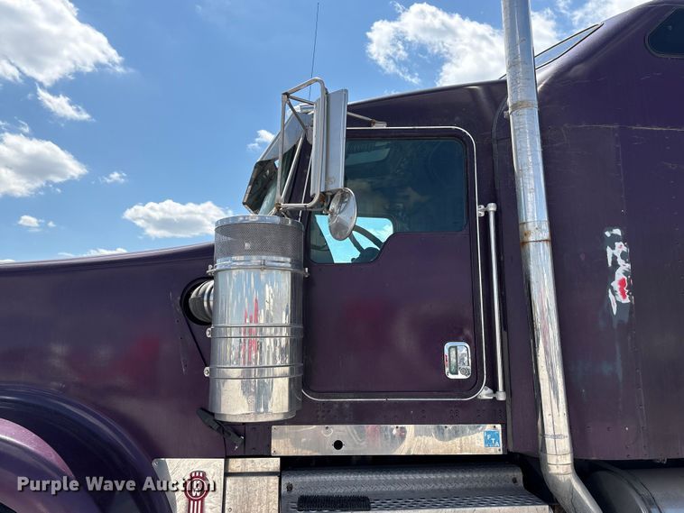 image for item YA3431 2006 Kenworth W900 semi truck