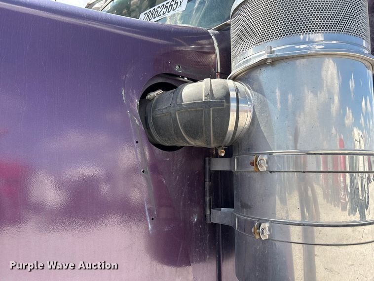 image for item YA3431 2006 Kenworth W900 semi truck