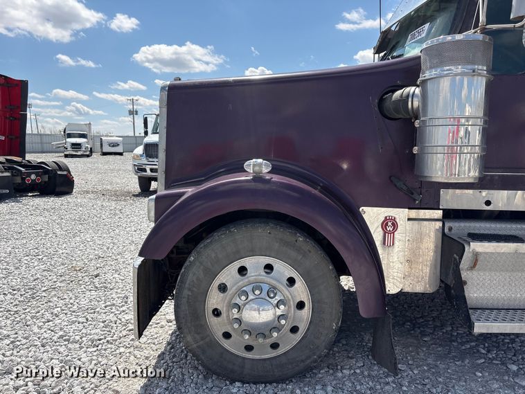 image for item YA3431 2006 Kenworth W900 semi truck