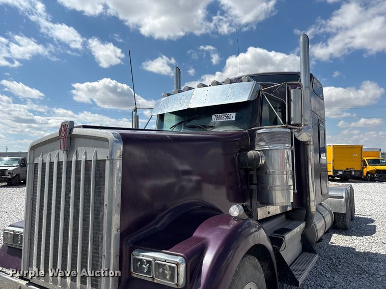 image for item YA3431 2006 Kenworth W900 semi truck