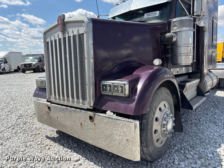 image for item YA3431 2006 Kenworth W900 semi truck