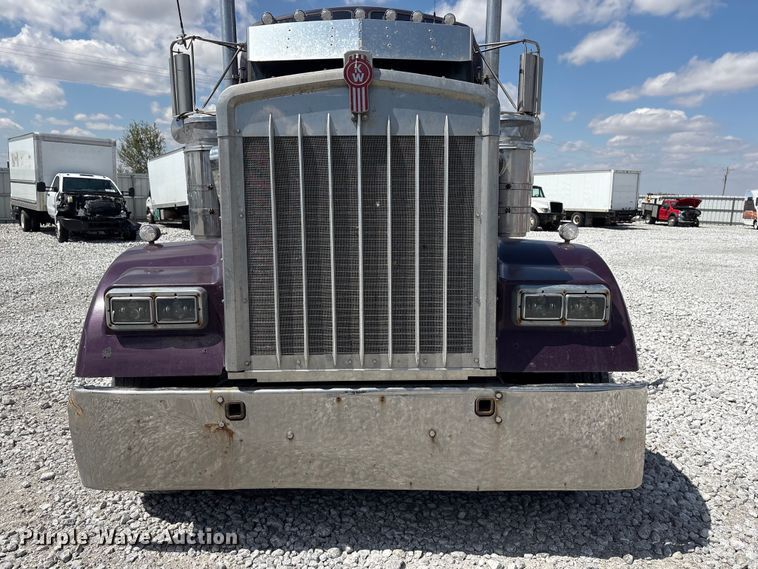 image for item YA3431 2006 Kenworth W900 semi truck