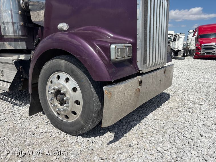 image for item YA3431 2006 Kenworth W900 semi truck
