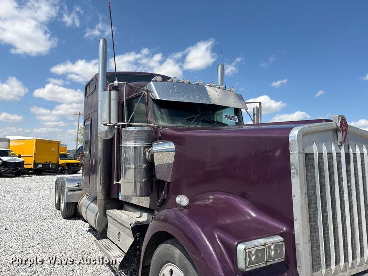 image for item YA3431 2006 Kenworth W900 semi truck
