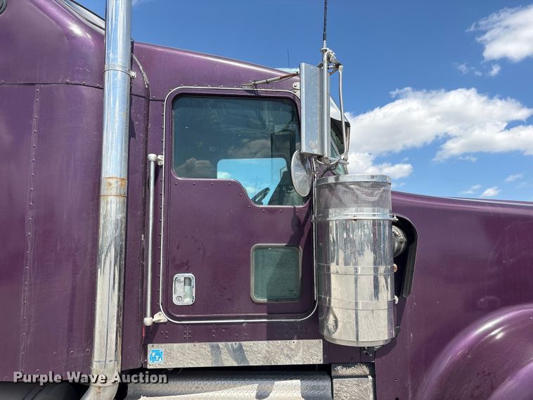 image for item YA3431 2006 Kenworth W900 semi truck