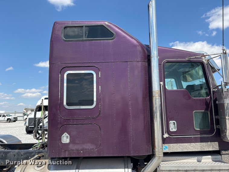 image for item YA3431 2006 Kenworth W900 semi truck