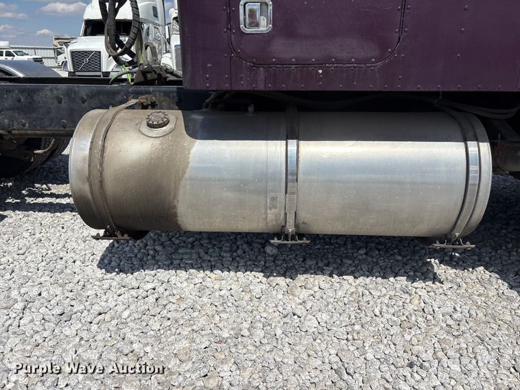 image for item YA3431 2006 Kenworth W900 semi truck