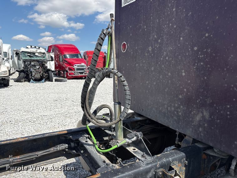 image for item YA3431 2006 Kenworth W900 semi truck