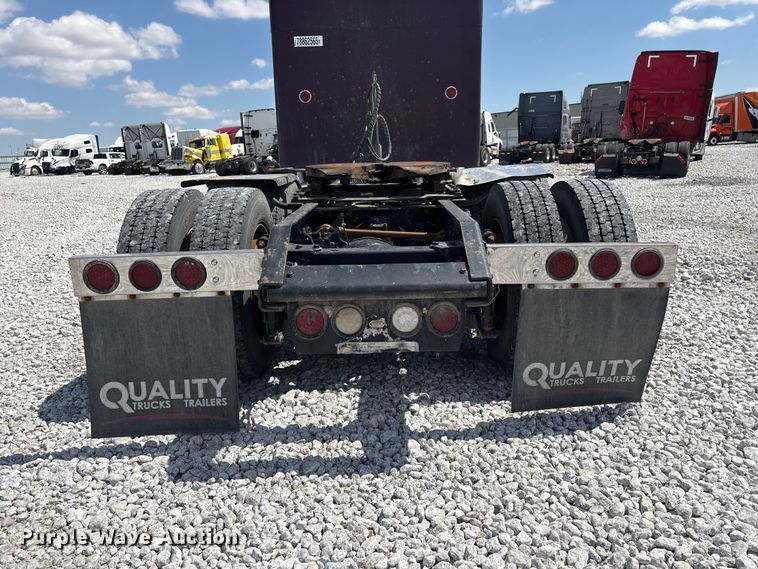 image for item YA3431 2006 Kenworth W900 semi truck