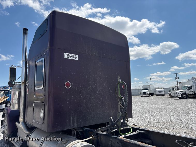 image for item YA3431 2006 Kenworth W900 semi truck