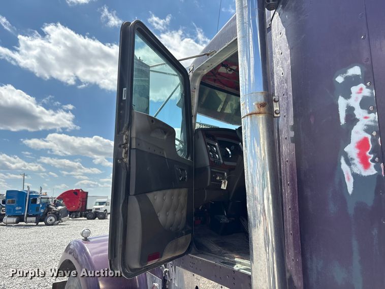 image for item YA3431 2006 Kenworth W900 semi truck
