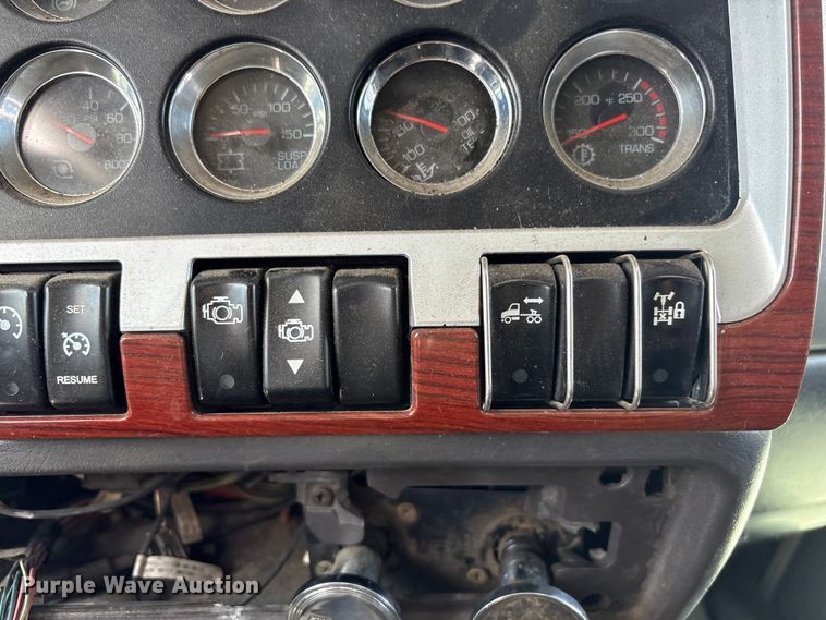 image for item YA3431 2006 Kenworth W900 semi truck