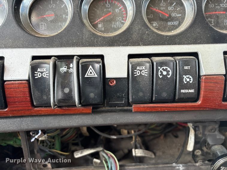 image for item YA3431 2006 Kenworth W900 semi truck