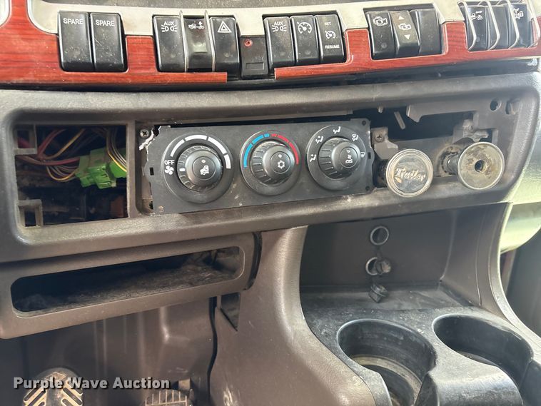image for item YA3431 2006 Kenworth W900 semi truck