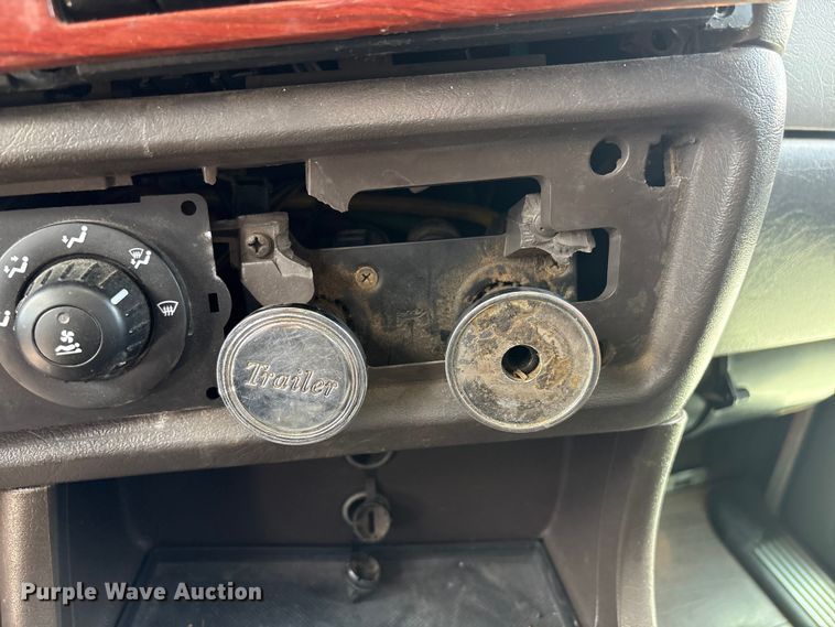 image for item YA3431 2006 Kenworth W900 semi truck