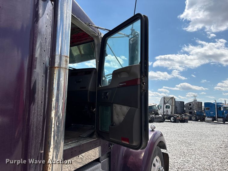 image for item YA3431 2006 Kenworth W900 semi truck