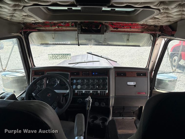 image for item YA3431 2006 Kenworth W900 semi truck