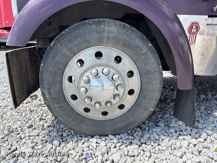 image for item YA3431 2006 Kenworth W900 semi truck