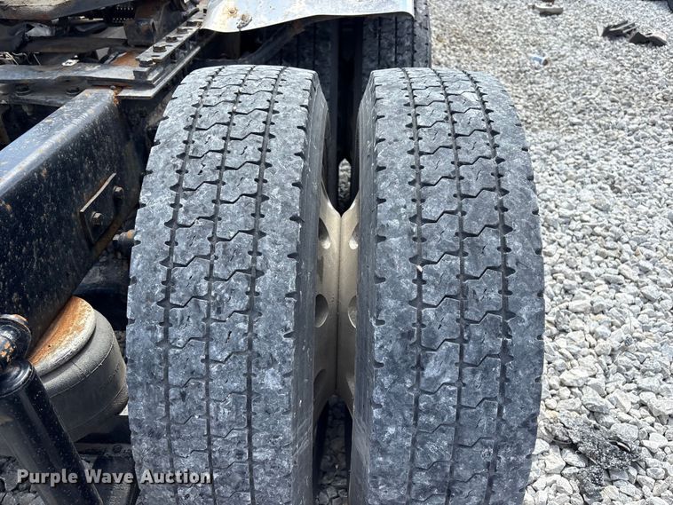 image for item YA3431 2006 Kenworth W900 semi truck