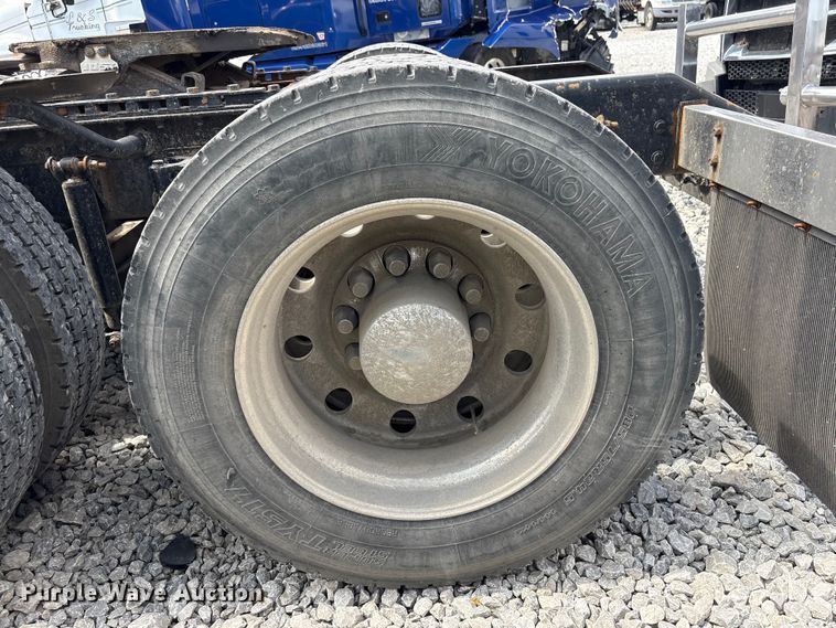 image for item YA3431 2006 Kenworth W900 semi truck