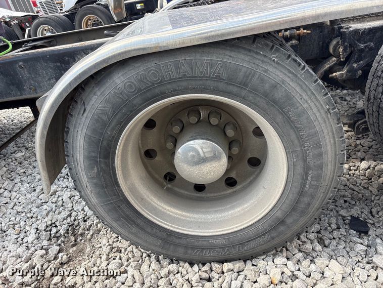 image for item YA3431 2006 Kenworth W900 semi truck