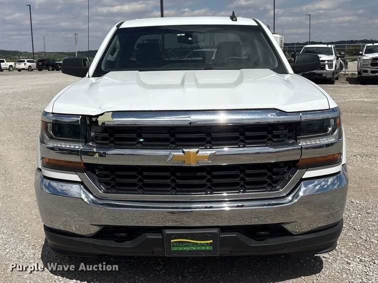 image for item DO5204 2017 Chevrolet Silverado 1500 Crew Cab pickup truck