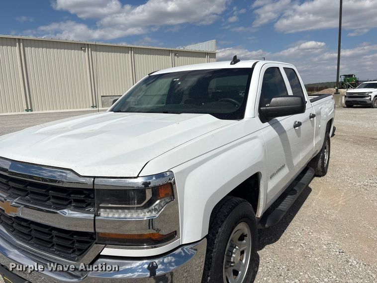 image for item DO5204 2017 Chevrolet Silverado 1500 Crew Cab pickup truck