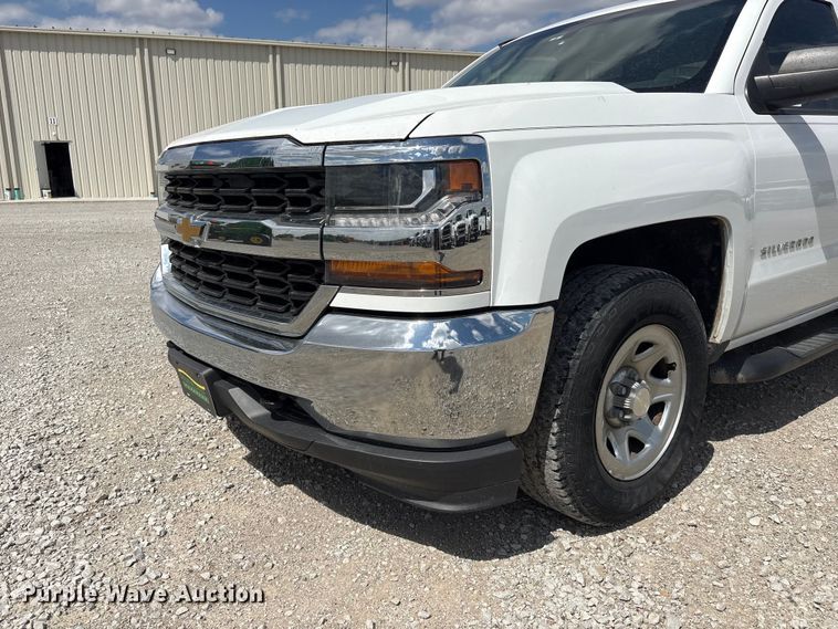 image for item DO5204 2017 Chevrolet Silverado 1500 Crew Cab pickup truck