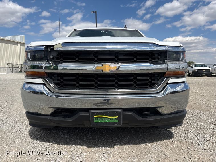 image for item DO5204 2017 Chevrolet Silverado 1500 Crew Cab pickup truck