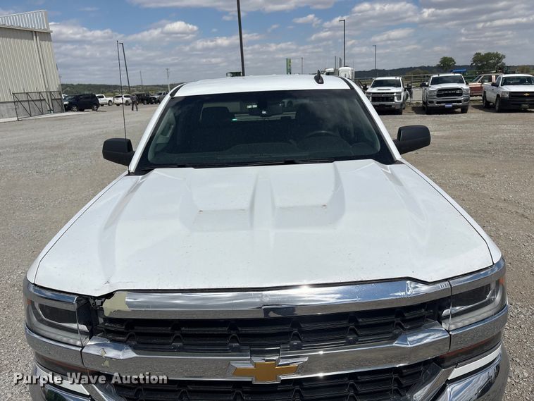 image for item DO5204 2017 Chevrolet Silverado 1500 Crew Cab pickup truck