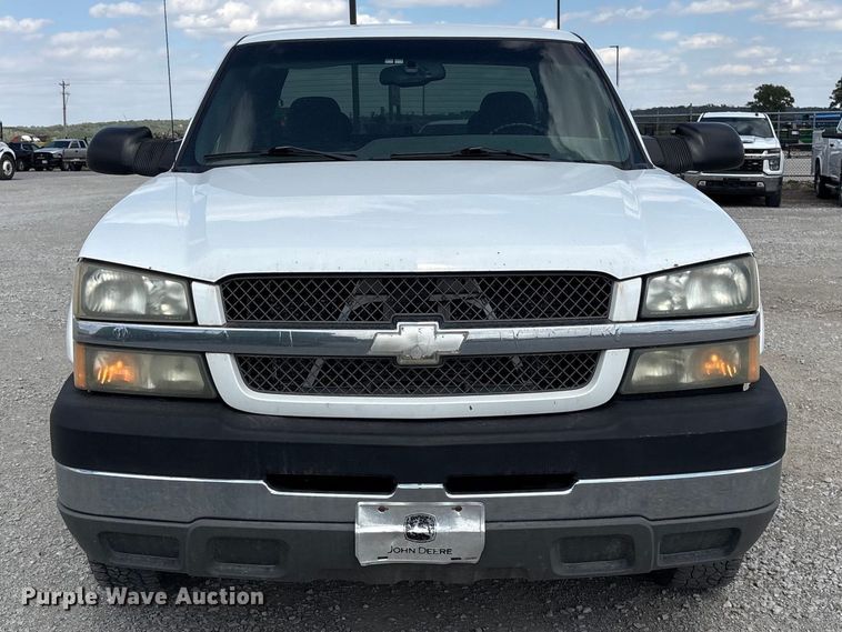 image for item DO5205 2004 Chevrolet Silverado 2500HD Ext. Cab pickup truck