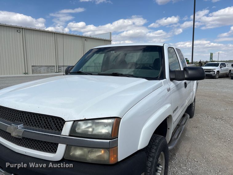 image for item DO5205 2004 Chevrolet Silverado 2500HD Ext. Cab pickup truck